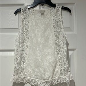 Hinge-Lace Sleeveless Top
